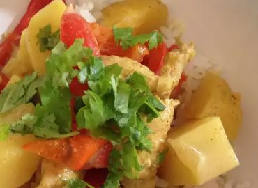 Slow Cooker Chicken Curry with Potatoes